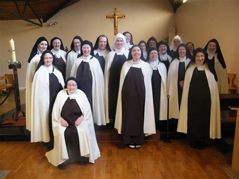 Carmelite Sisters .